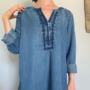 Free w purchase: Vintage top with embroidered neckline